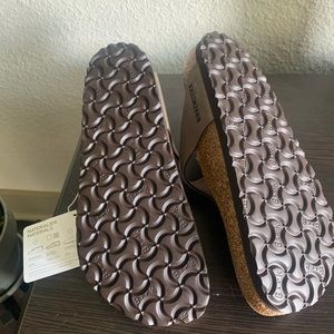Never been worn Birkenstock’s! Style: Gizeh